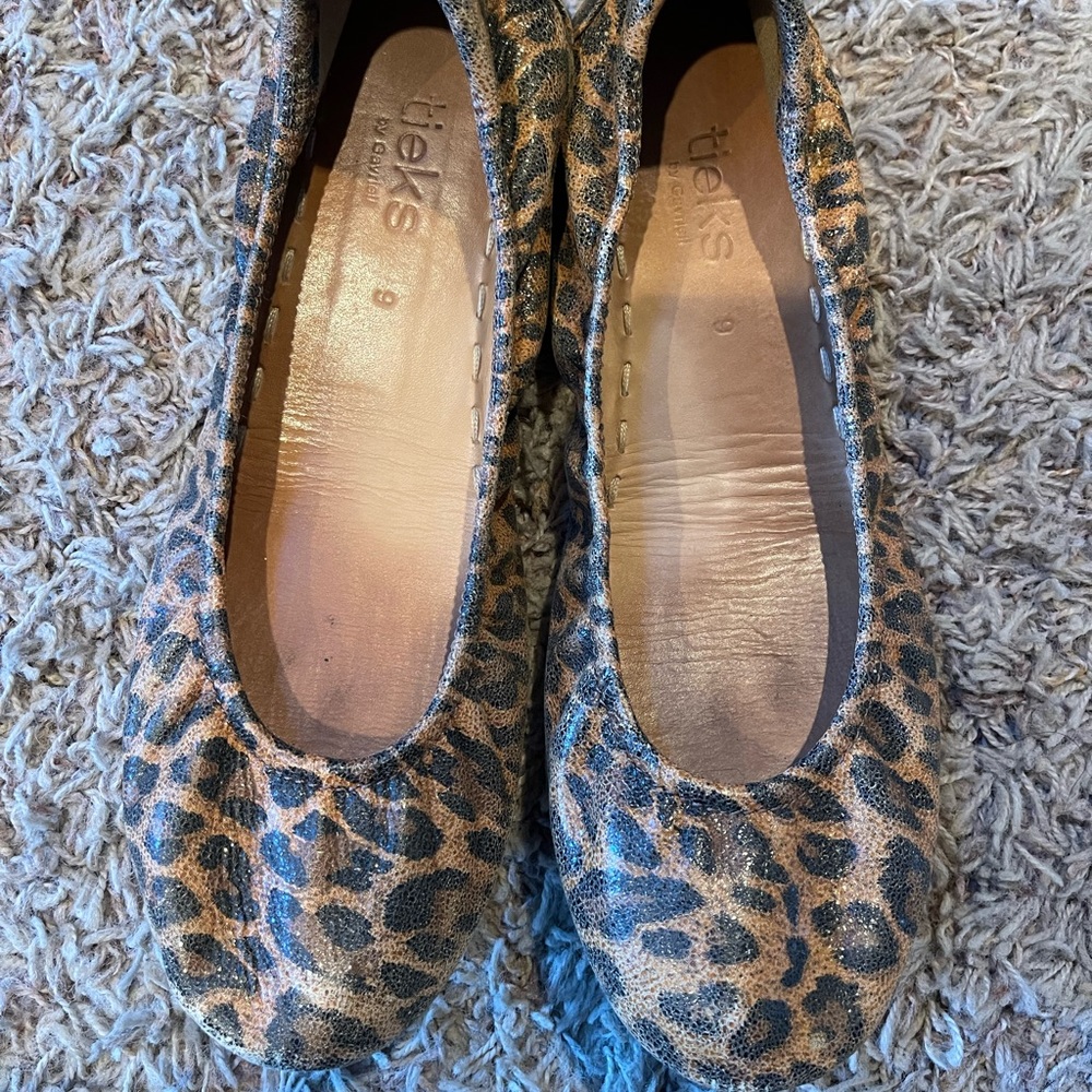 Size 9 leopard Tieks.  Excellent condition.